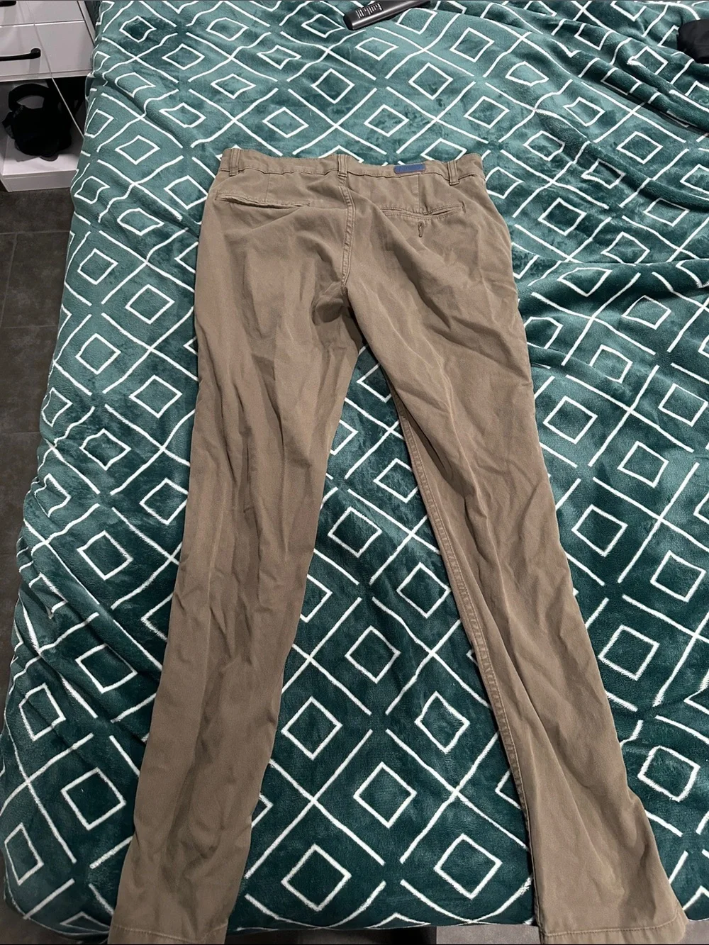 Men's Classic Khaki Chinos — Neutral Taupe